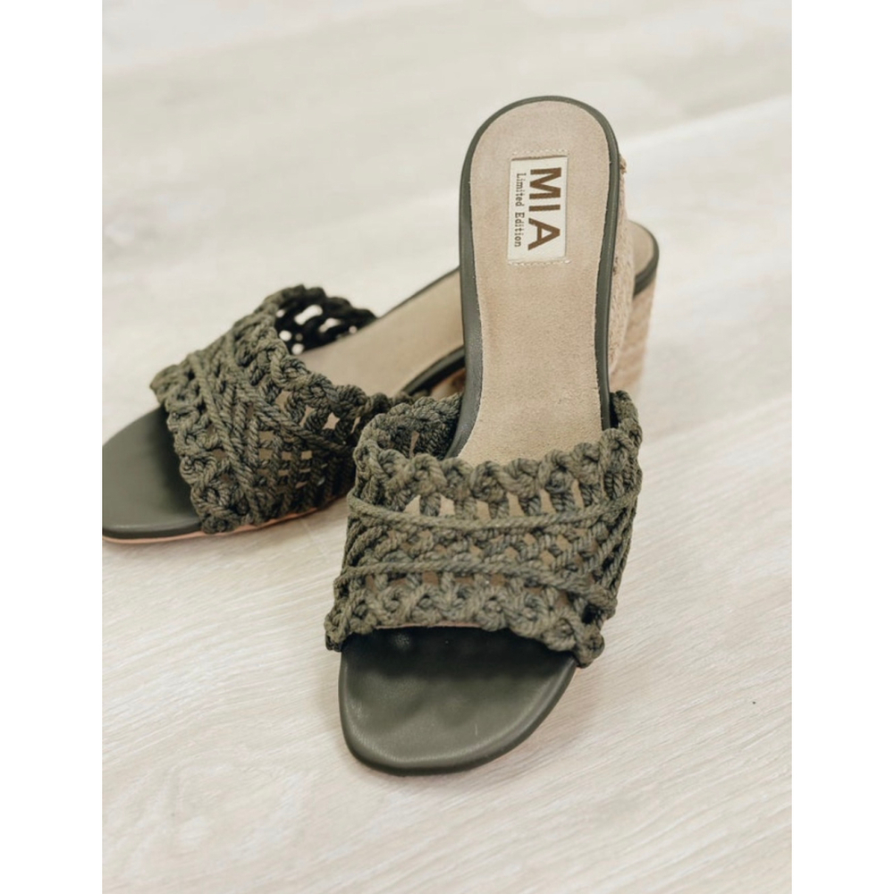 Women's MIA Khaki Woven Chunky Heel Sandals Size 9